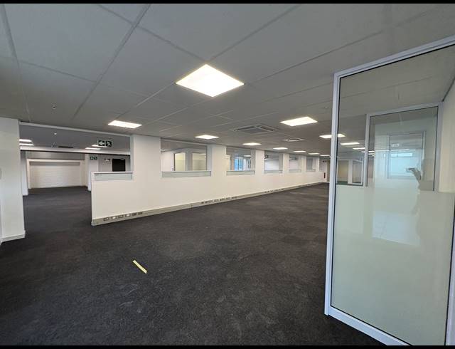 1,163M² OFFICE TO LET IN WOODSTOCK